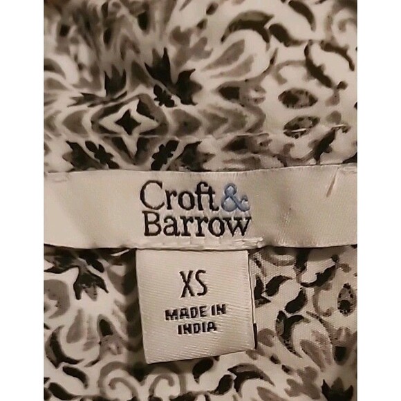 NWOT Croft  Barrow Womens Geo XS Button Up Top Collar Black White 3/4 Sleeve - Picture 3 of 8